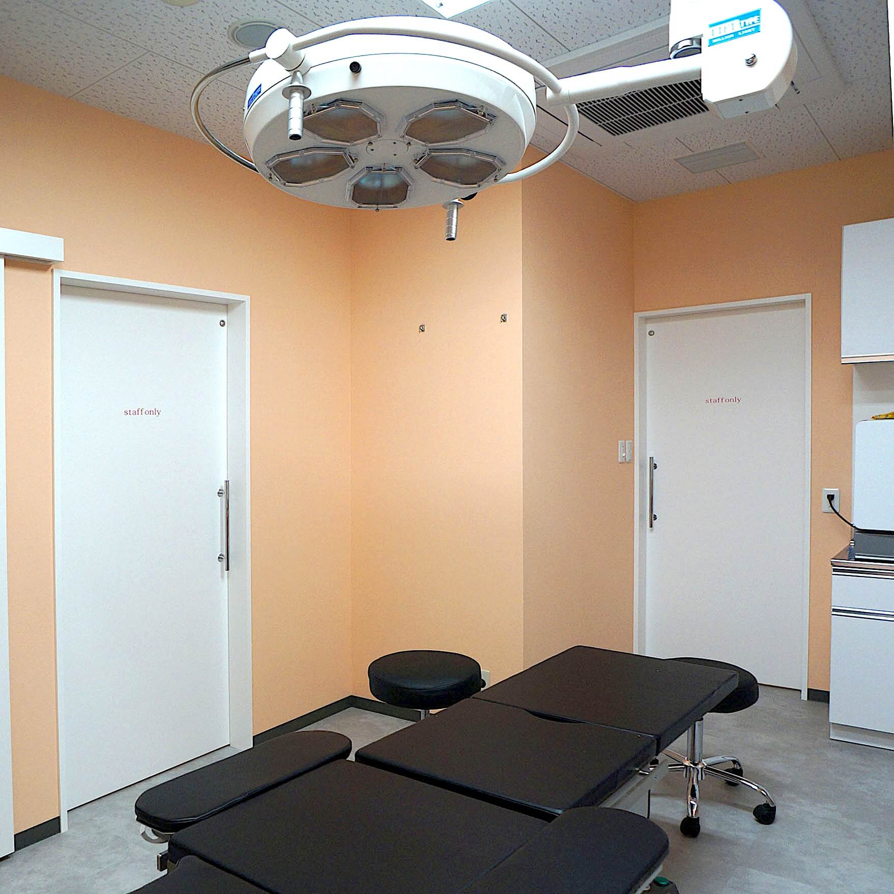 手術室の無影灯